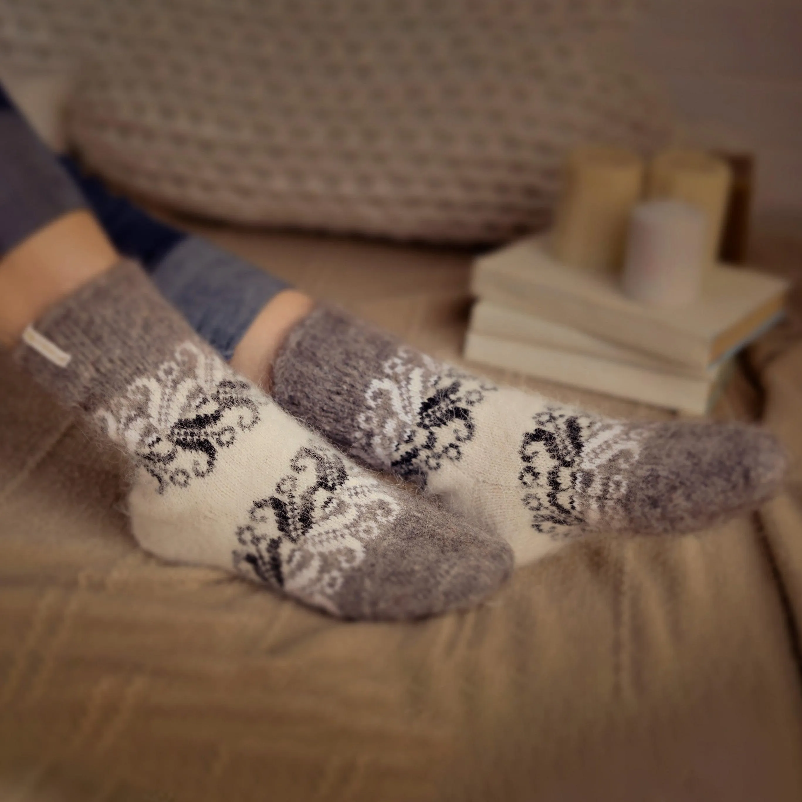 Unisex Frosted Swirls Goat Wool Non-Binding Crew Socks