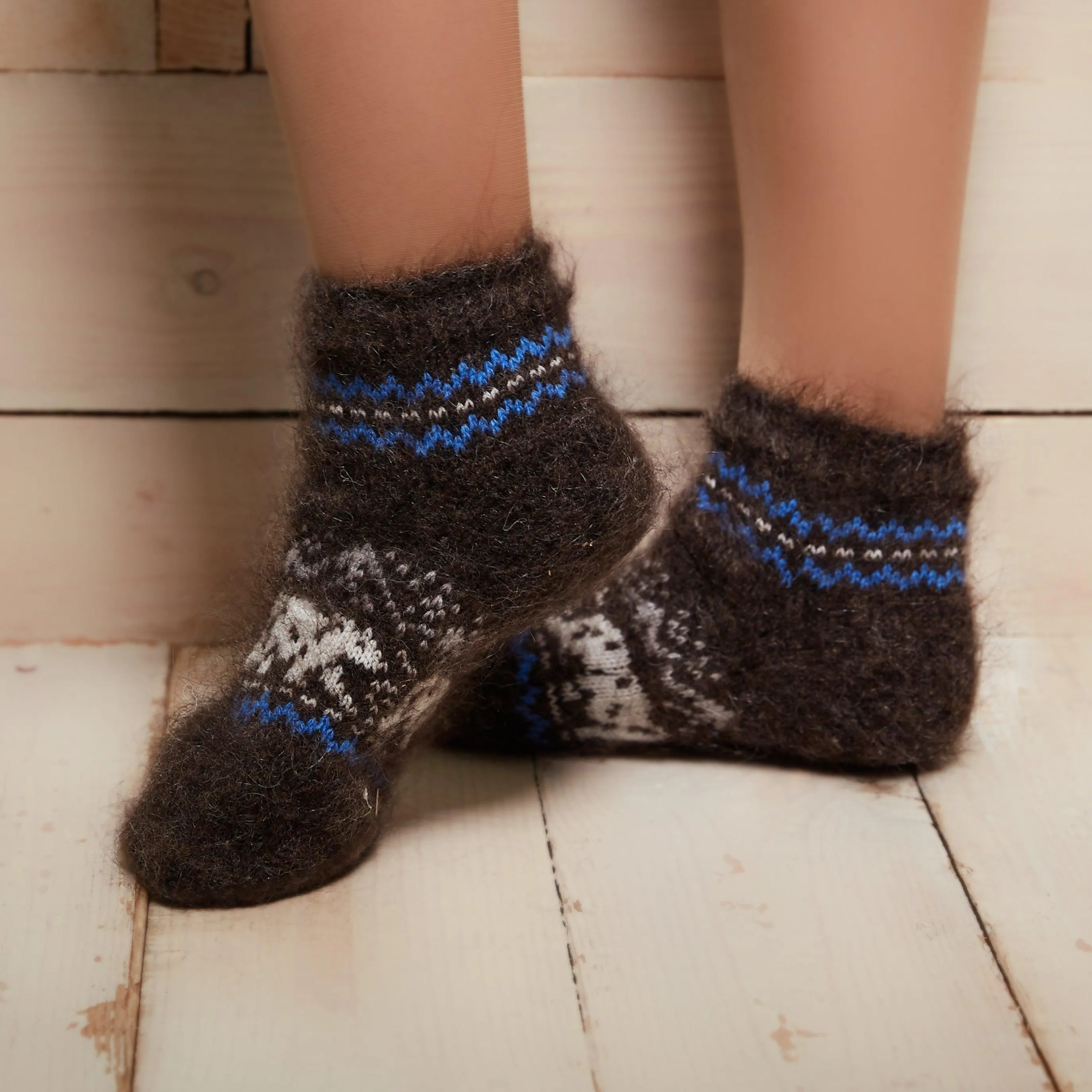 Unisex Rambling Bear Non-Binding Goat Wool Low-Cut Socks