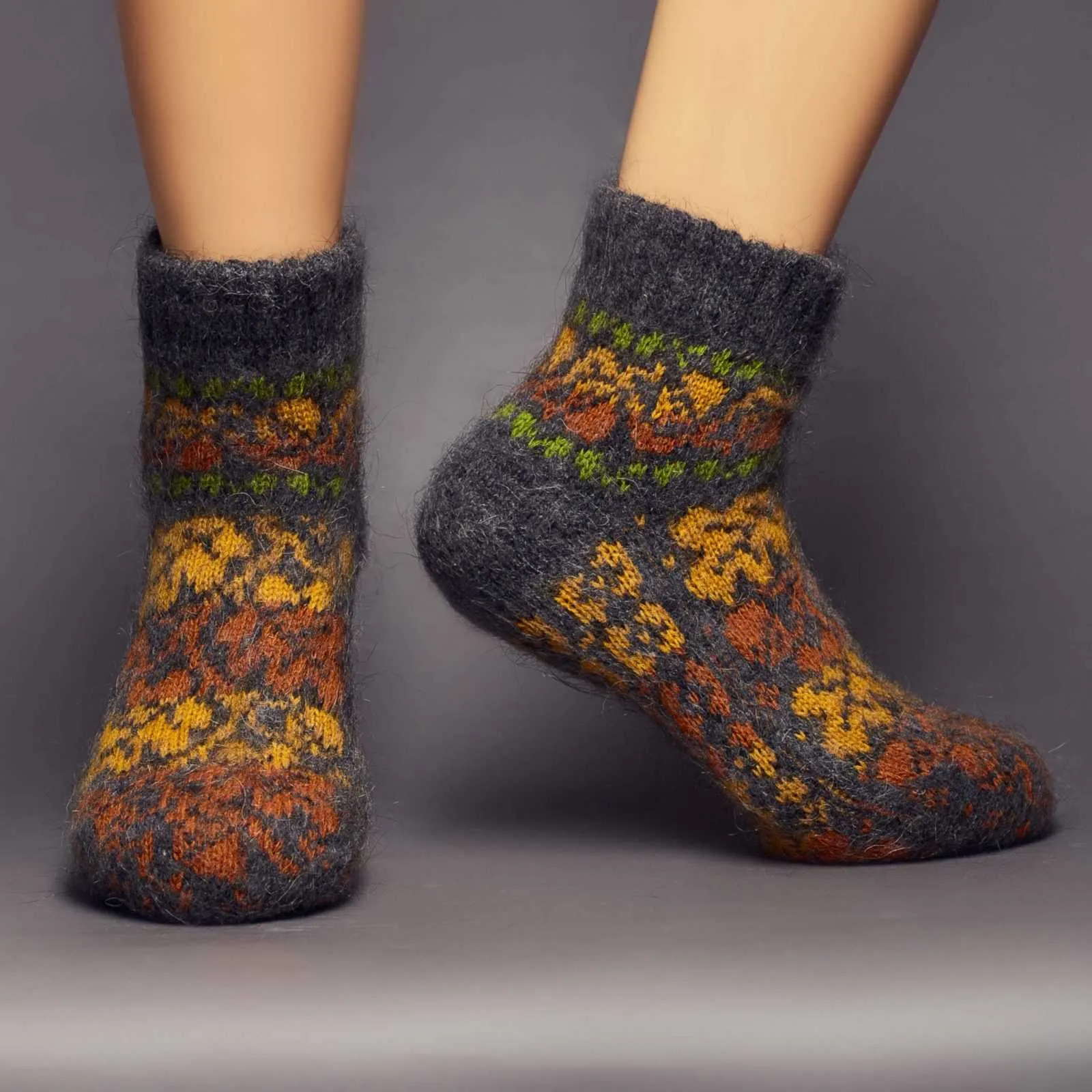 Women's Autumn Leaves Goat Wool Low-Cut Socks