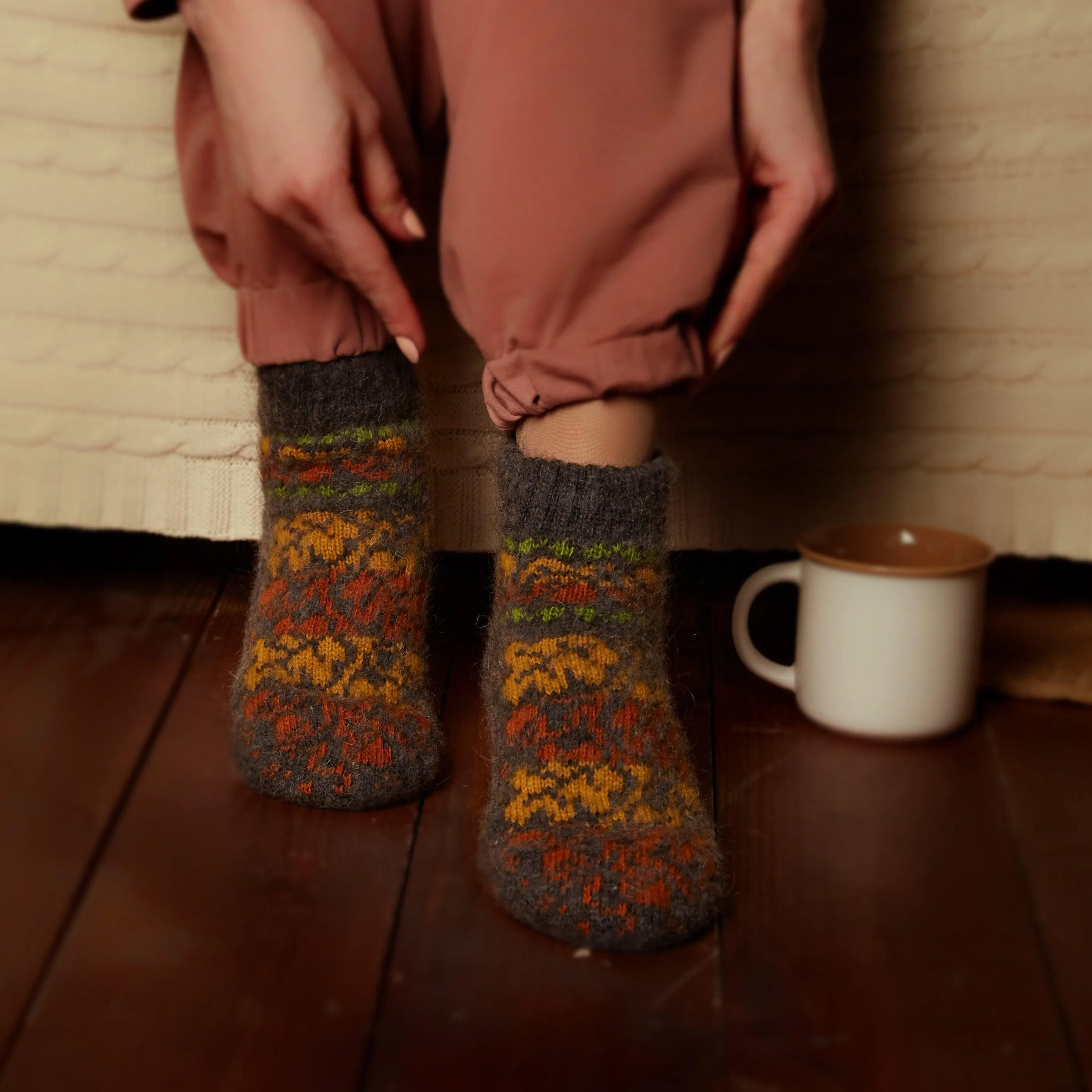 Women's Autumn Leaves Goat Wool Low-Cut Socks