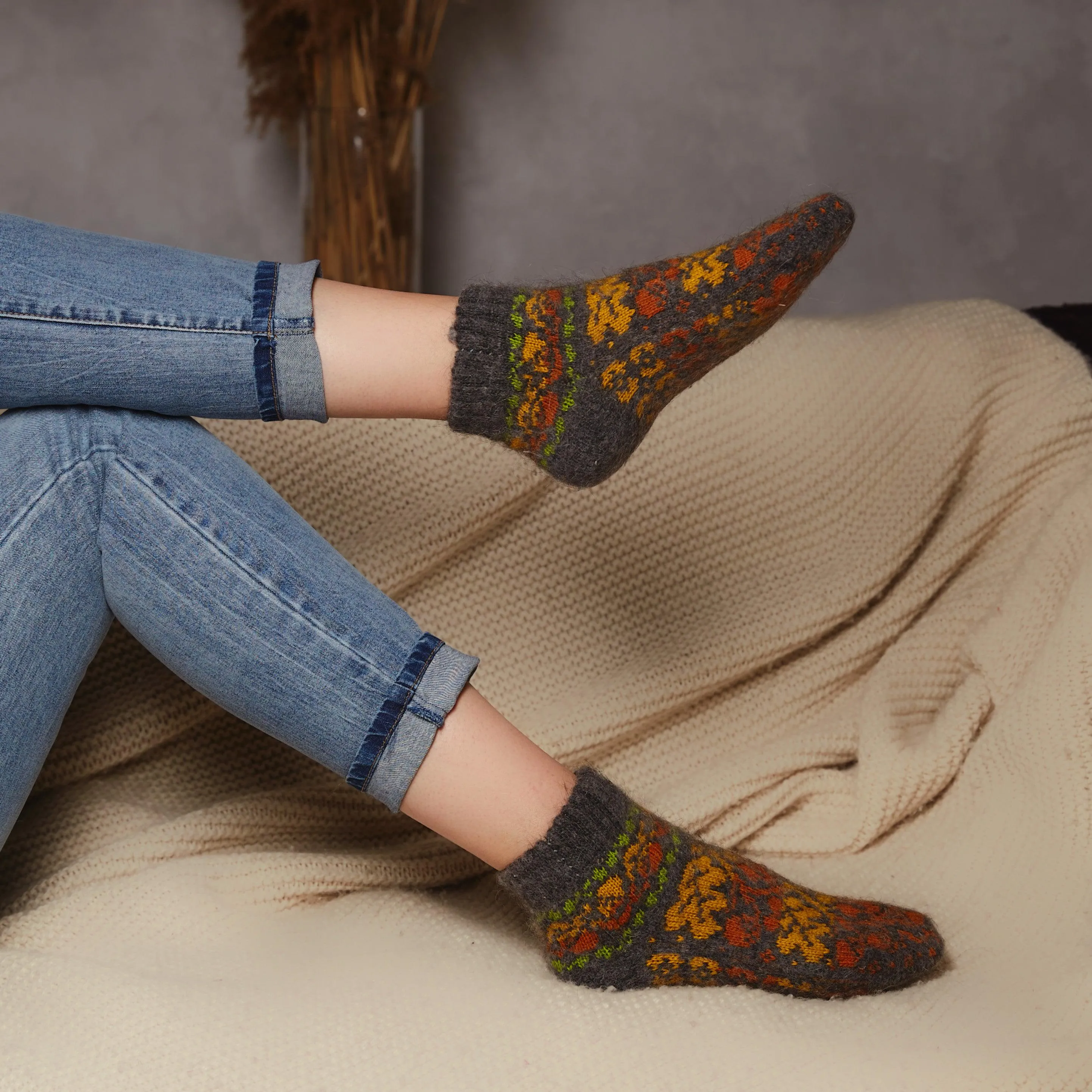 Women's Autumn Leaves Goat Wool Low-Cut Socks